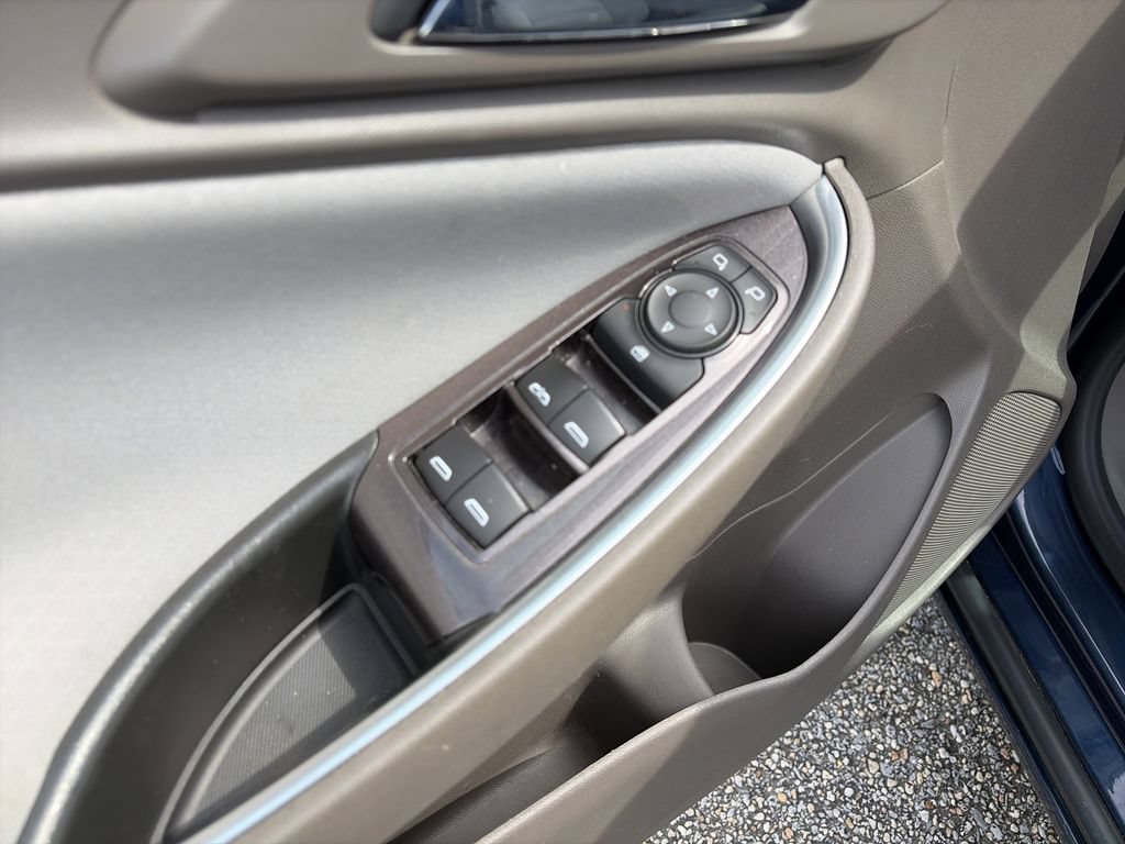 Used 2021 Chevrolet Malibu LT FWD image 18