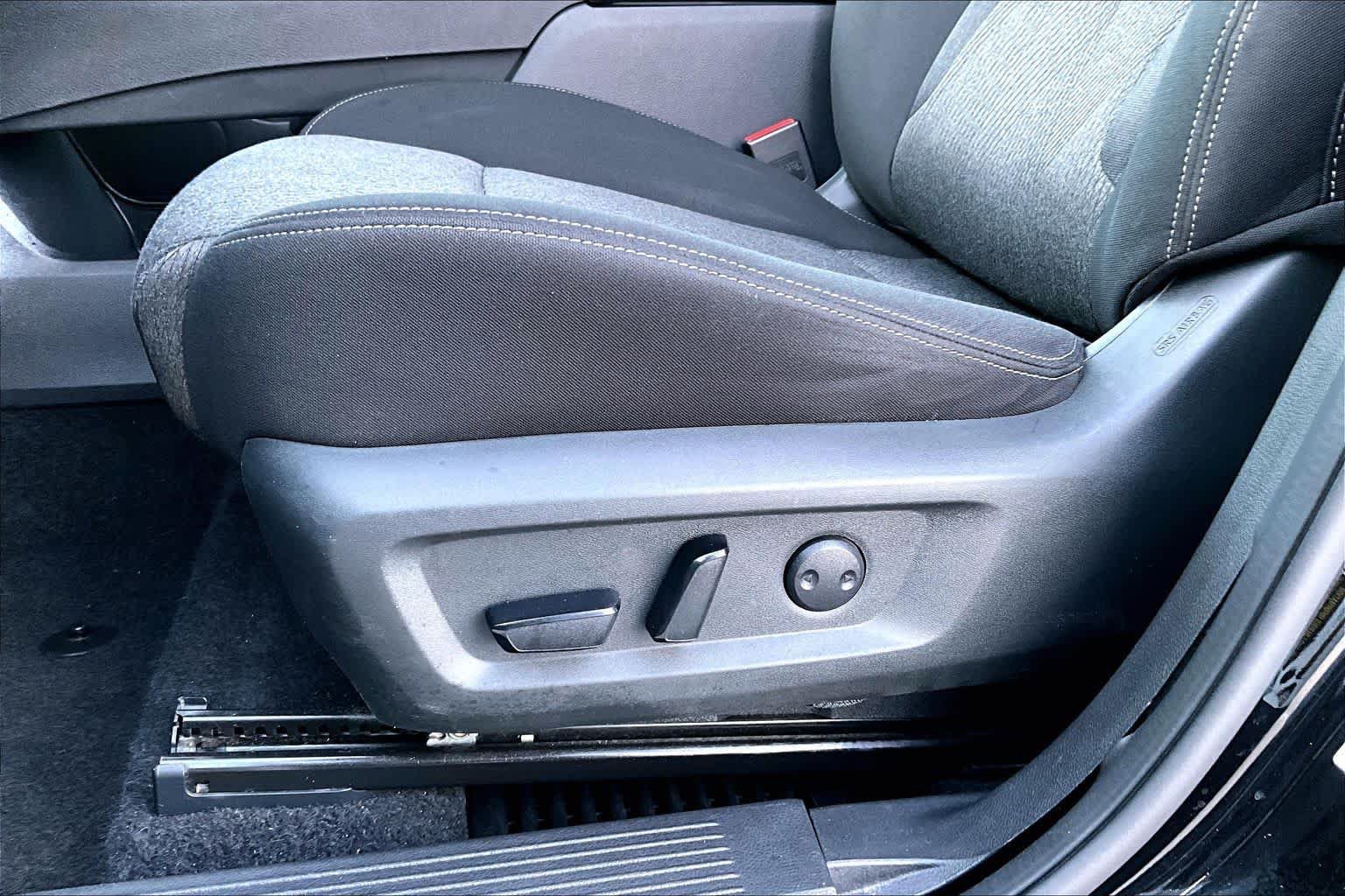 Used 2024 Nissan Rogue SV FWD image 33