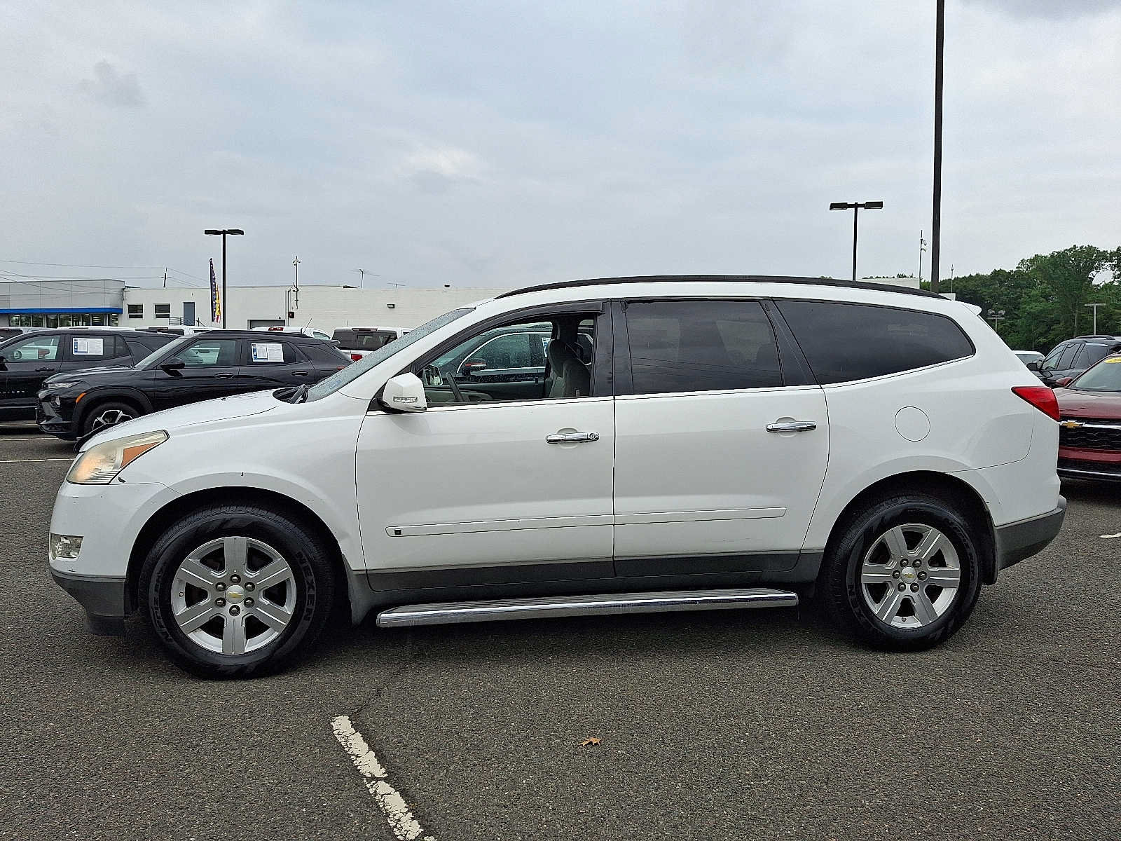 Used 2010 Chevrolet Traverse LT w/ Personal Connectivity Package FWD image 4