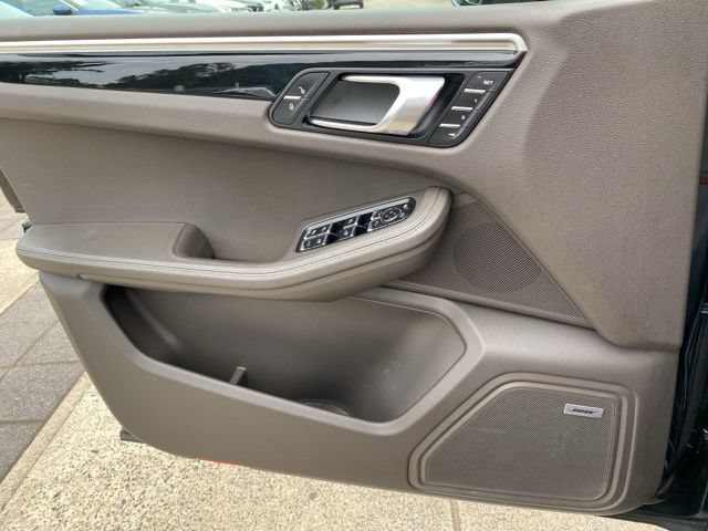 Used 2018 Porsche Macan AWD/4WD image 18