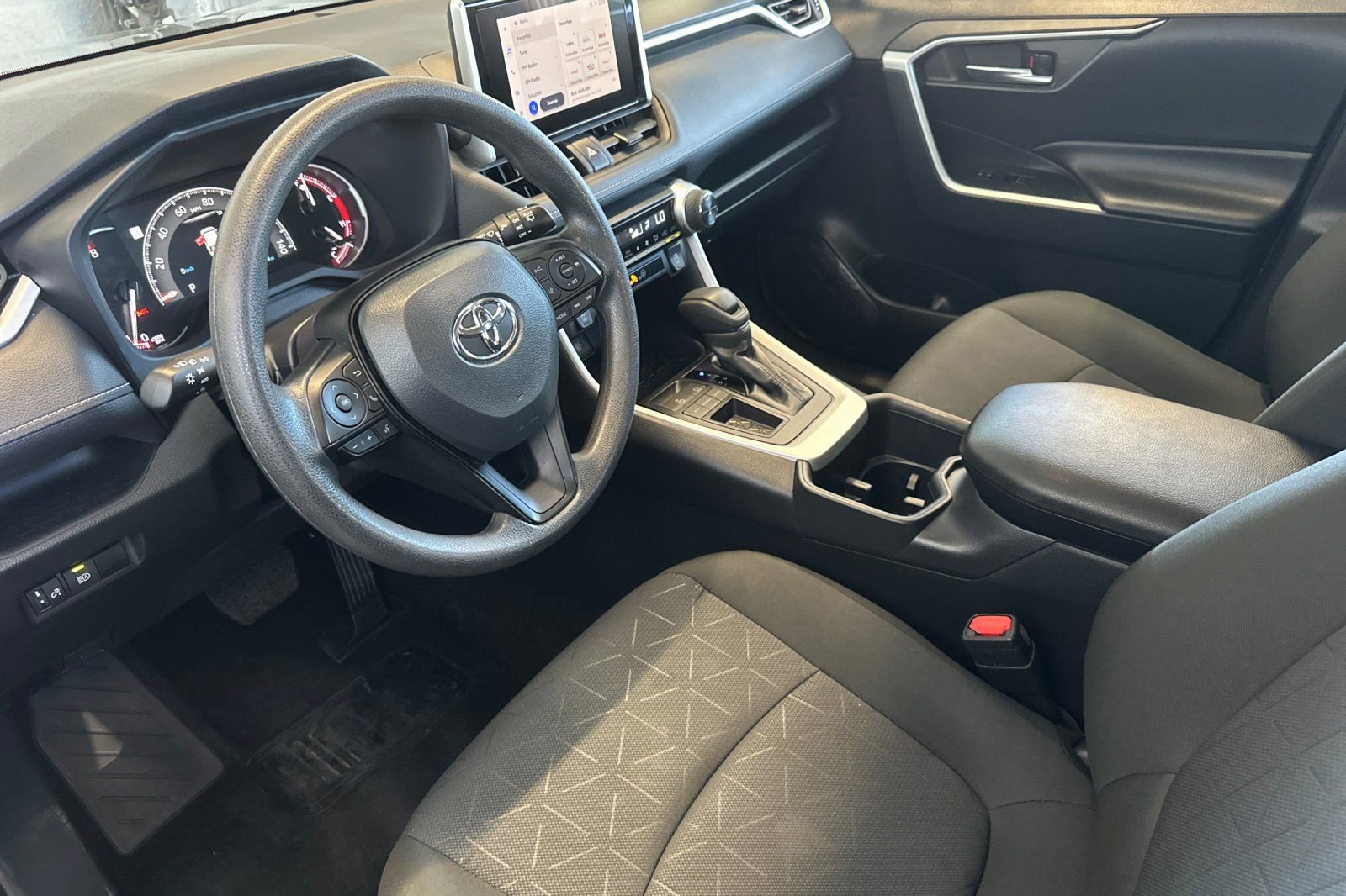 Used 2025 Toyota RAV4 XLE image 11