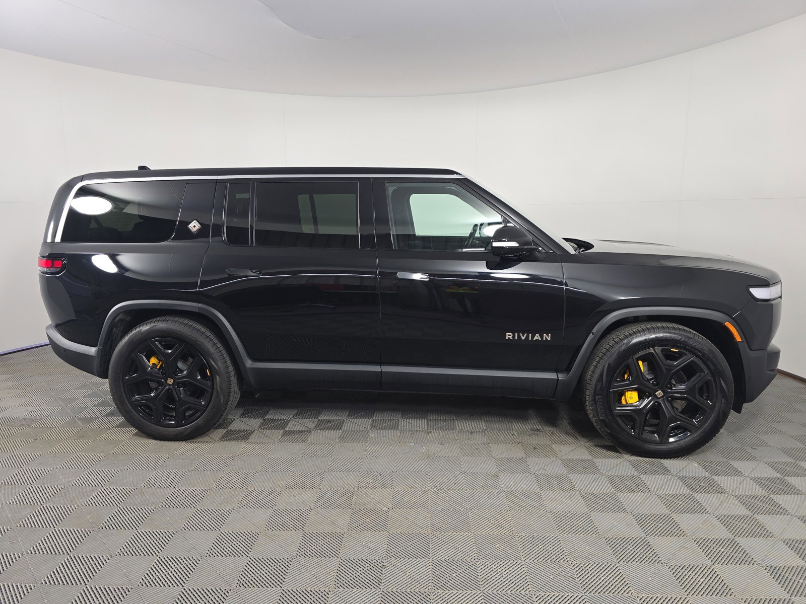 Used 2024 Rivian R1S Adventure AWD/4WD image 6