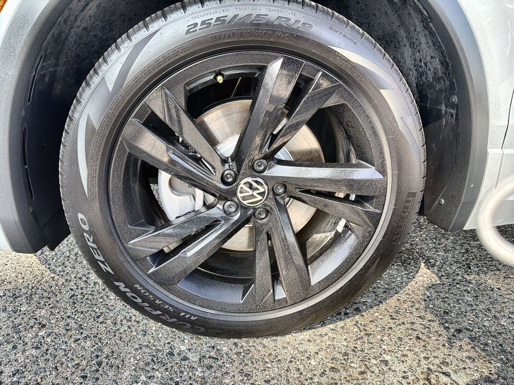 Used 2024 Volkswagen Tiguan SE R-Line image 19