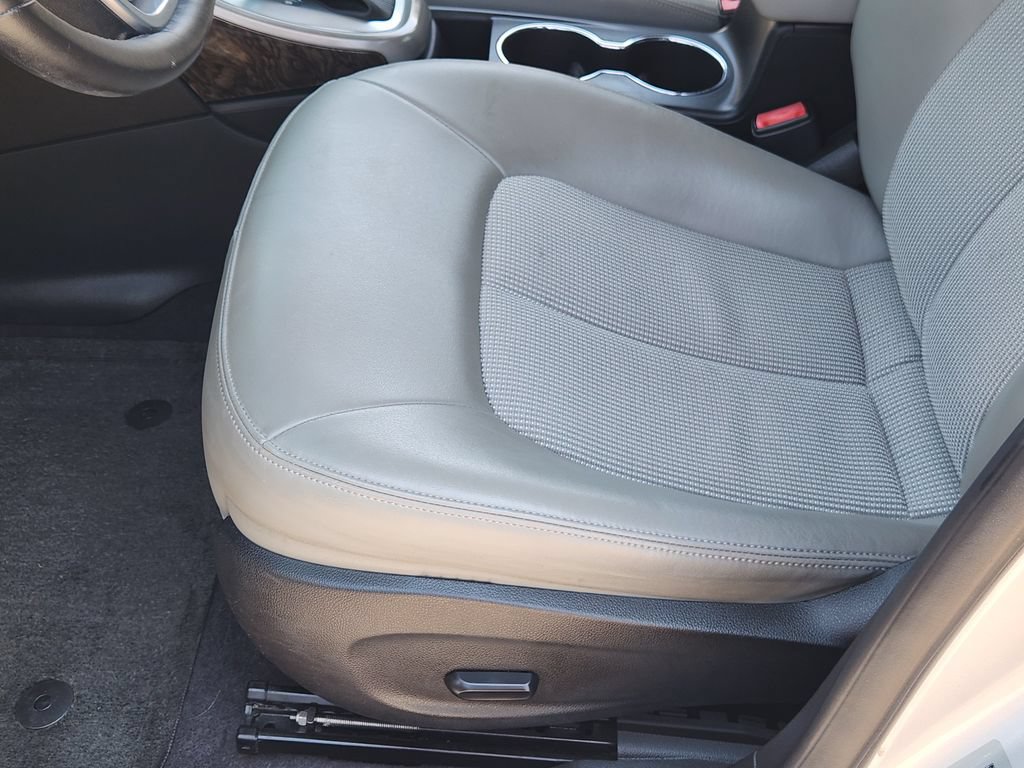 Used 2012 Buick Verano Convenience FWD image 19