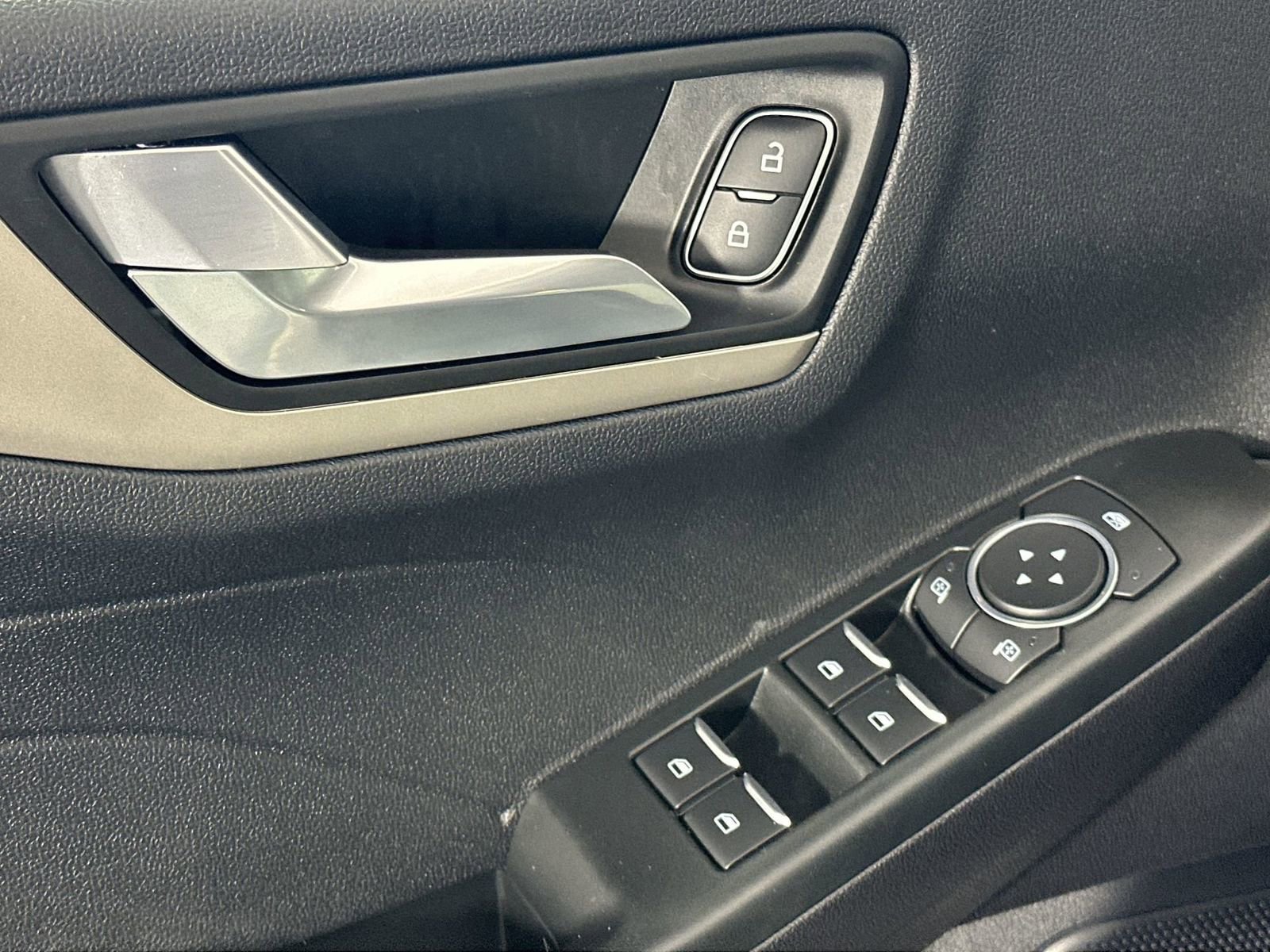 Used 2022 Ford Escape SEL image 17