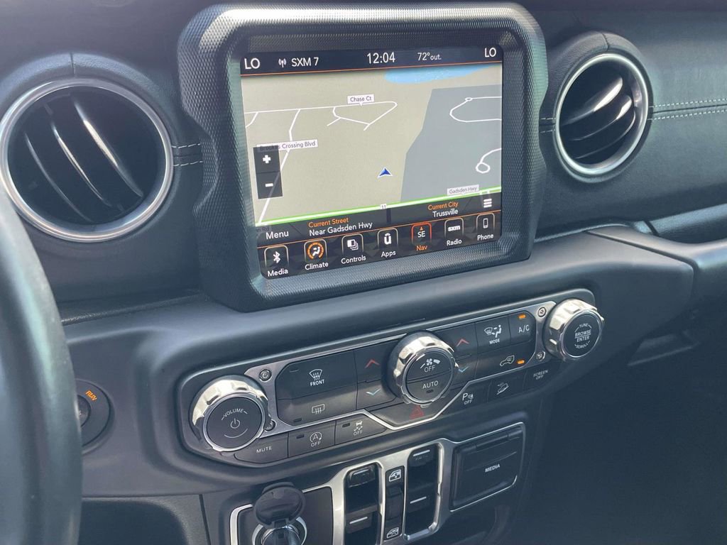 Used 2018 Jeep Wrangler Unlimited Sahara AWD/4WD image 16