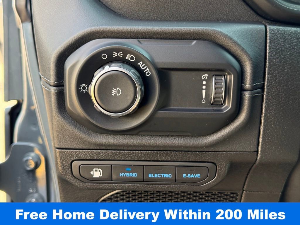 Used 2024 Jeep Wrangler Unlimited Sahara w/ Technology Group image 28