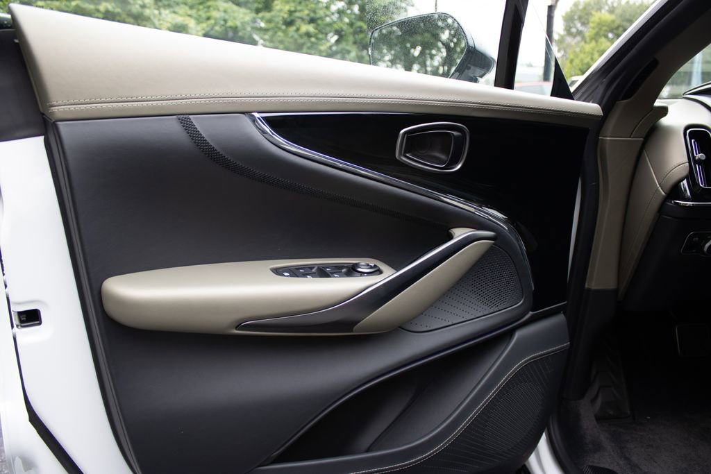 New 2025 Aston Martin DBX 707 image 7
