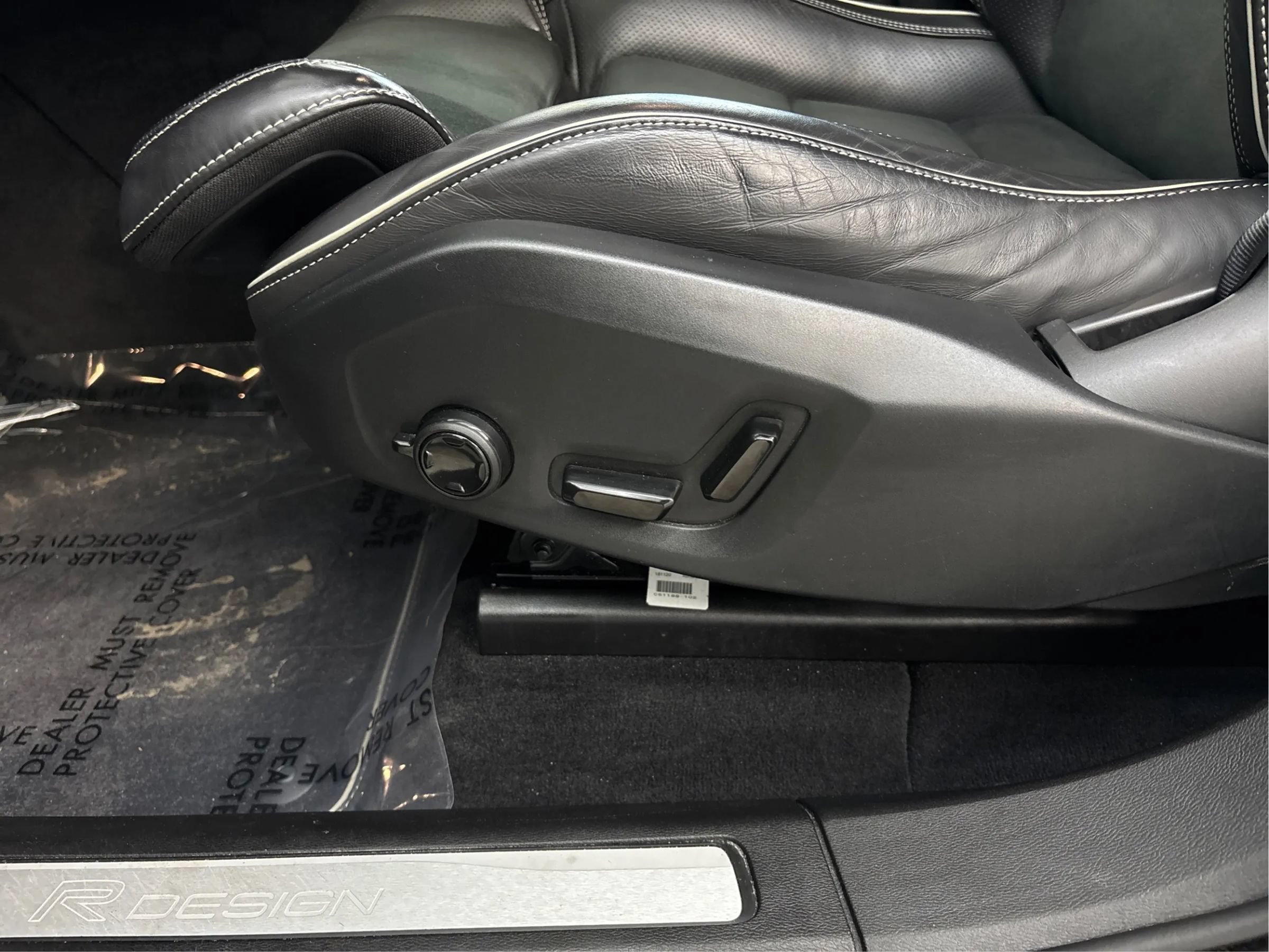 Used 2019 Volvo XC60 T6 R-Design AWD/4WD image 24