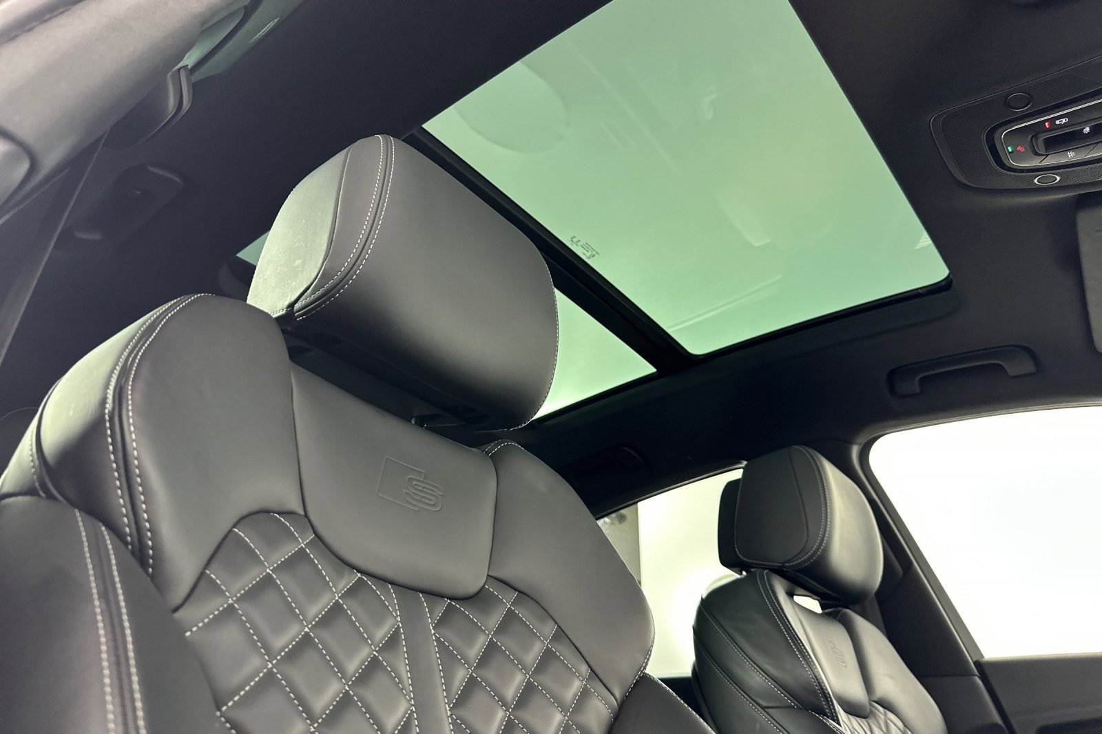 Used 2023 Audi SQ5 Premium Plus w/ Premium Plus Package image 16