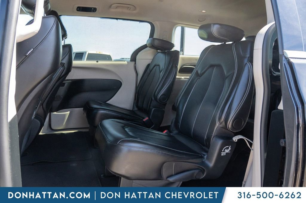 Used 2024 Chrysler Pacifica Touring-L image 17