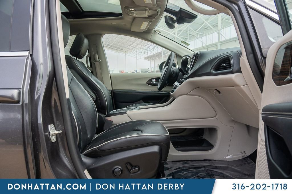 Used 2023 Chrysler Pacifica Limited image 22