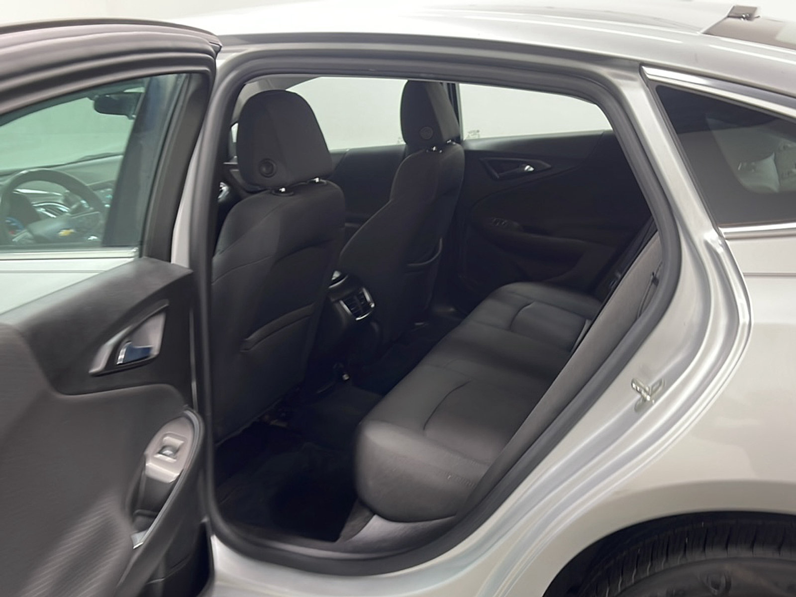 Used 2018 Chevrolet Malibu LT FWD image 14
