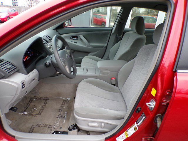 Used 2011 Toyota Camry LE image 12