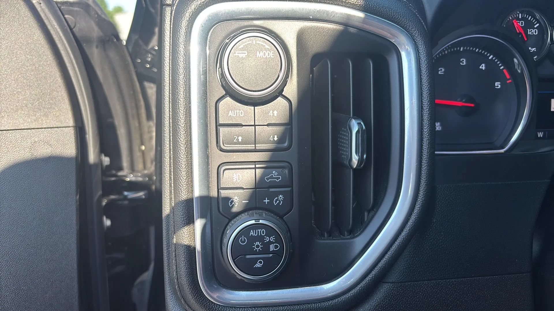Used 2022 Chevrolet Silverado 3500 LTZ w/ LTZ Convenience Package AWD/4WD image 23