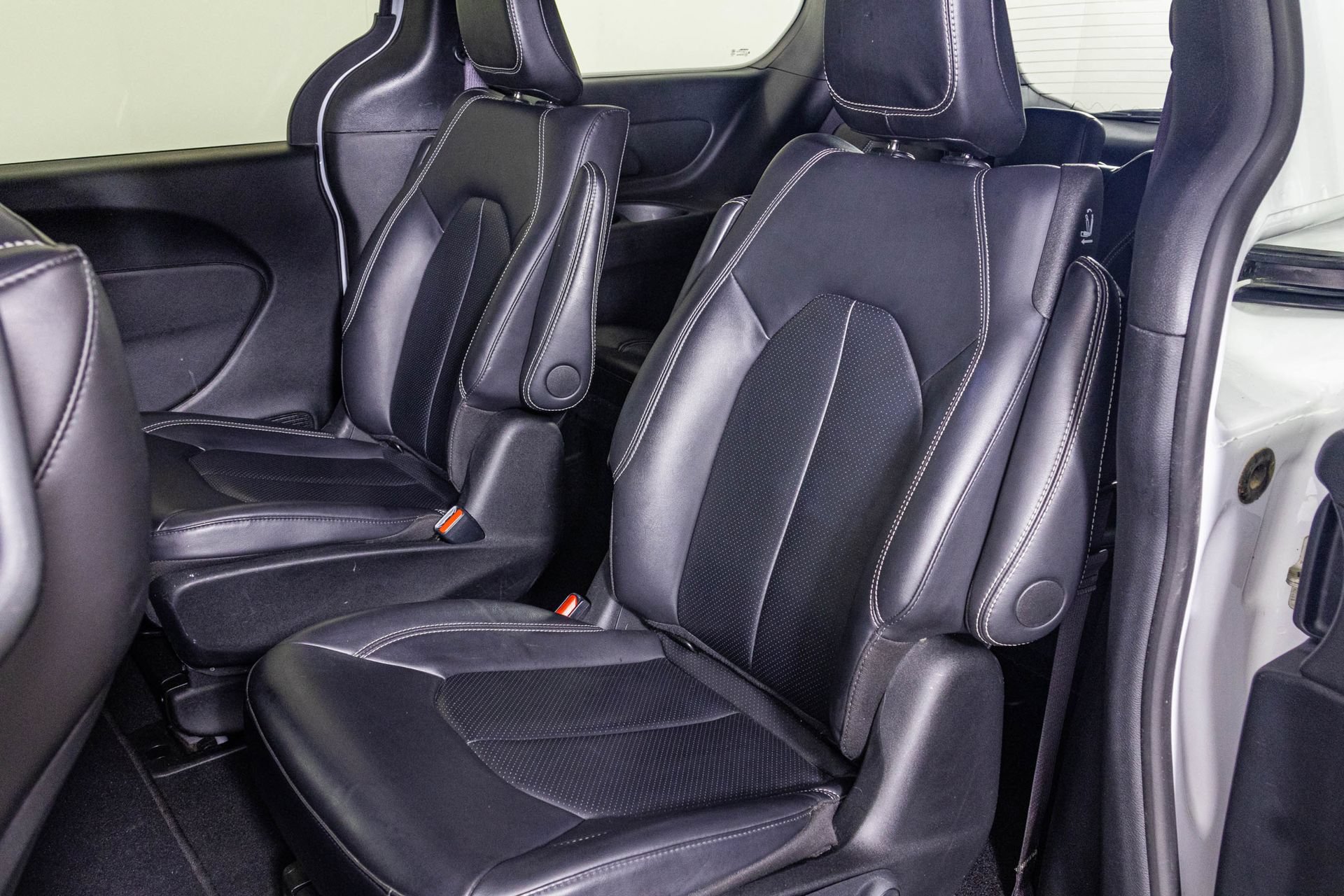Used 2024 Chrysler Pacifica Limited FWD image 39