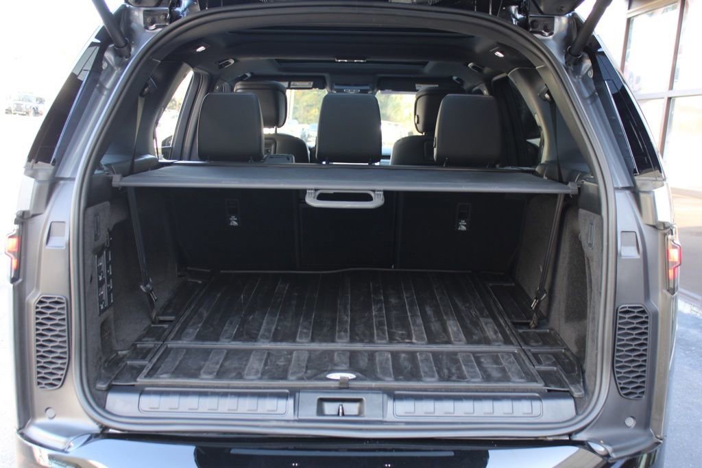 Certified 2025 Land Rover Discovery Dynamic SE image 45