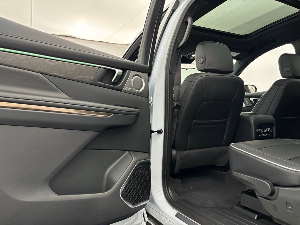 New 2026 Buick Enclave Avenir image 44