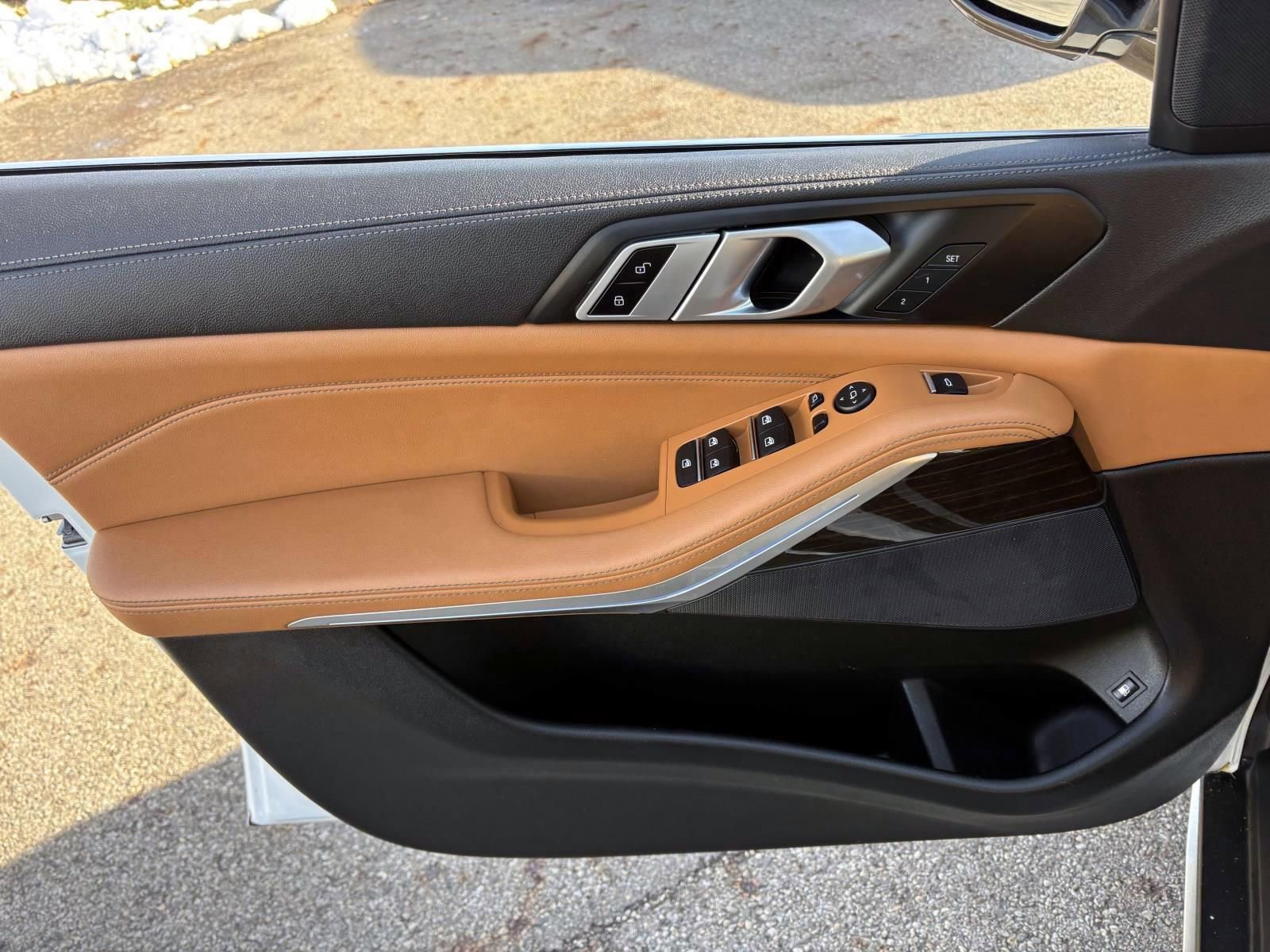 Used 2023 BMW X5 xDrive45e w/ Parking Assistance Package image 11