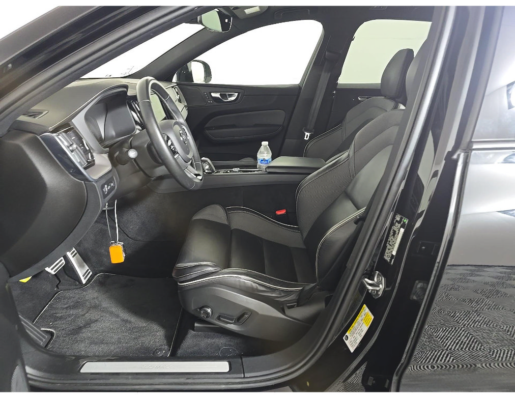 Used 2021 Volvo XC60 T8 R-Design w/ Advanced Package AWD/4WD image 5