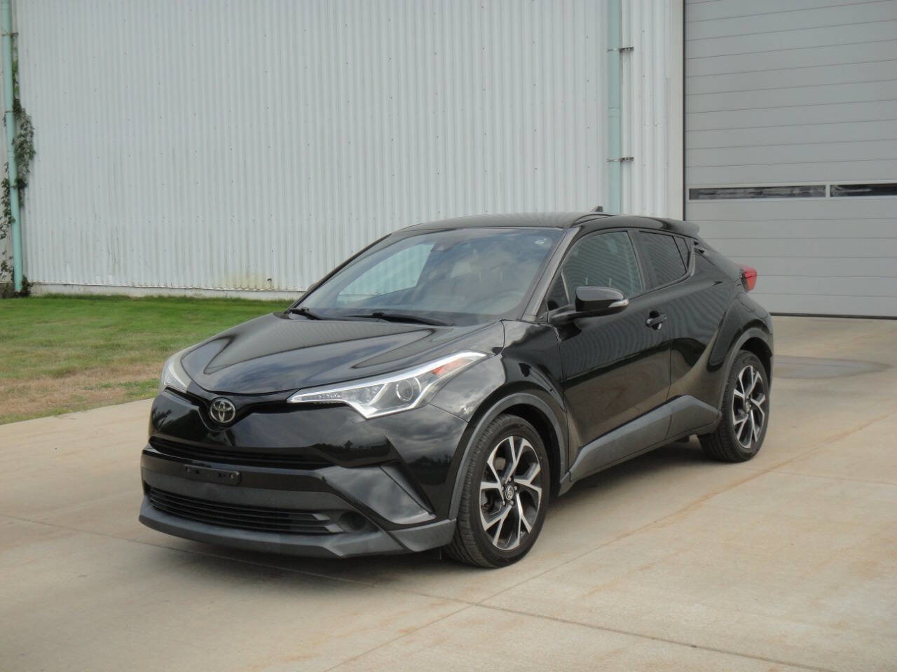 Used 2018 Toyota C-HR XLE image 2