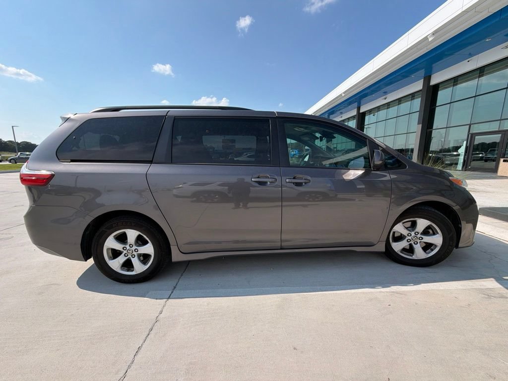 Used 2020 Toyota Sienna LE FWD image 5