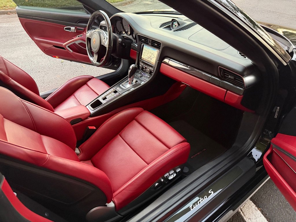 Used 2015 Porsche 911 Turbo S image 30