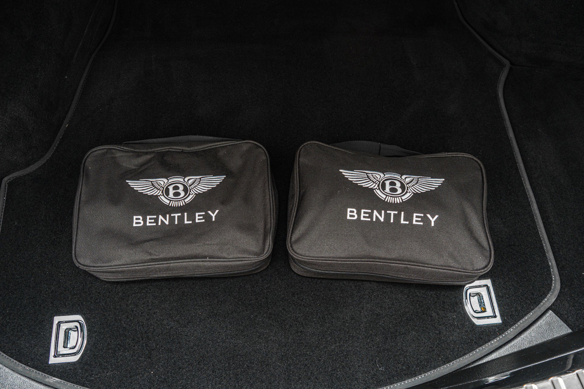 Used 2023 Bentley Flying Spur Plug-In Hybrid image 38