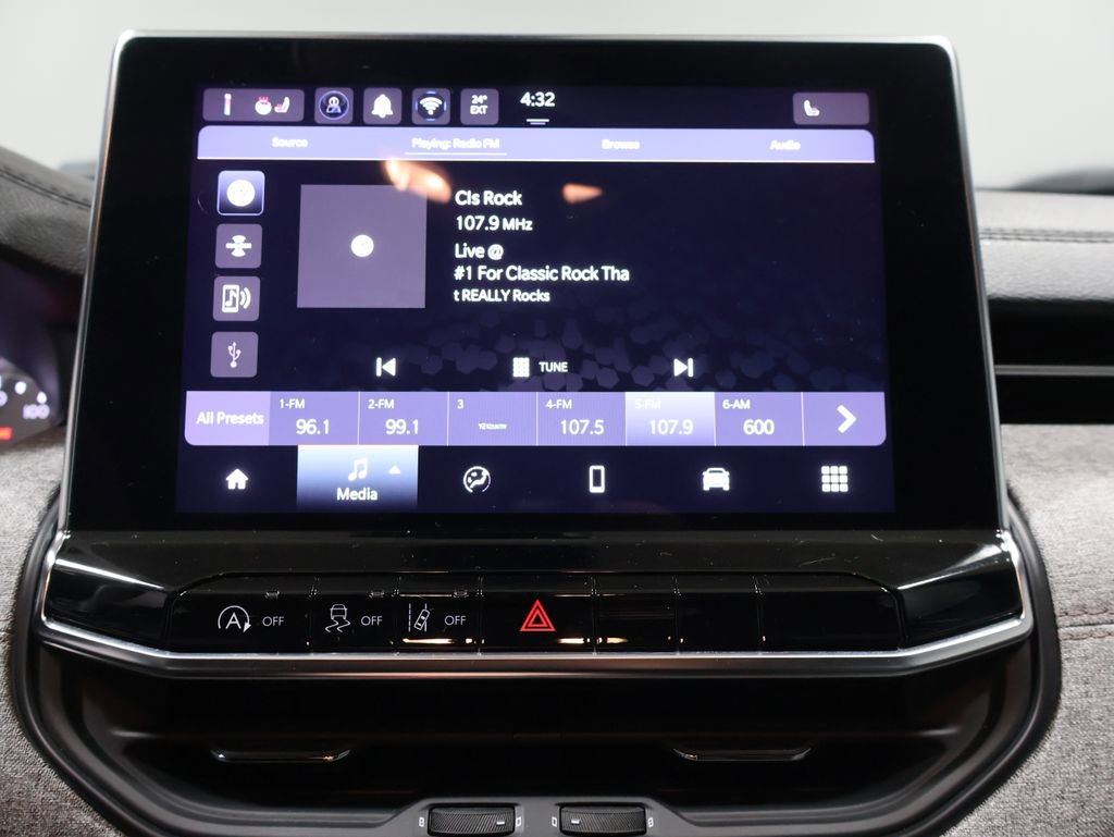 Used 2024 Jeep Compass Latitude image 28