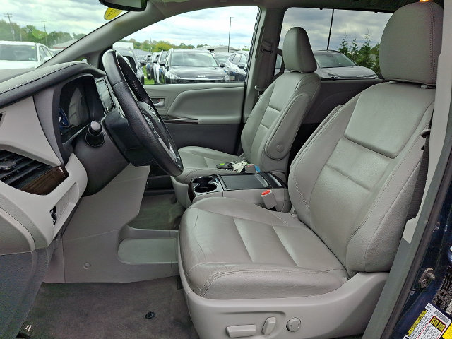 Used 2019 Toyota Sienna XLE w/ Protection Package FWD image 14