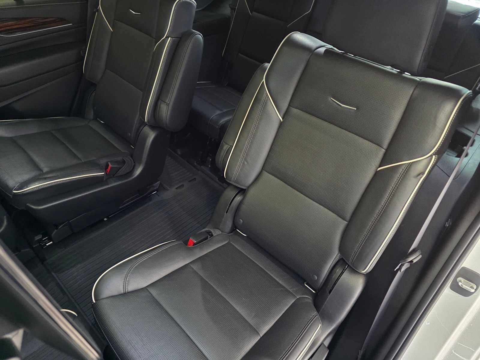 Certified 2021 Cadillac Escalade Premium Luxury w/ LPO, Illumination Package AWD/4WD image 17