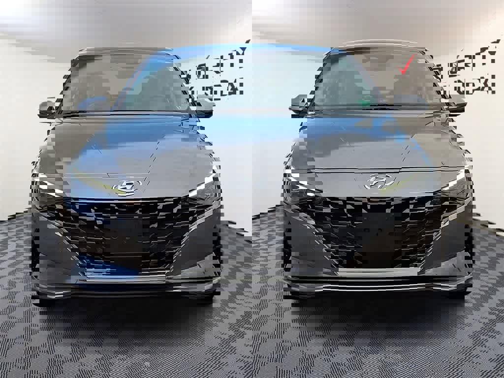 Used 2023 Hyundai Elantra Limited w/ Preferred Accessory Package image 2