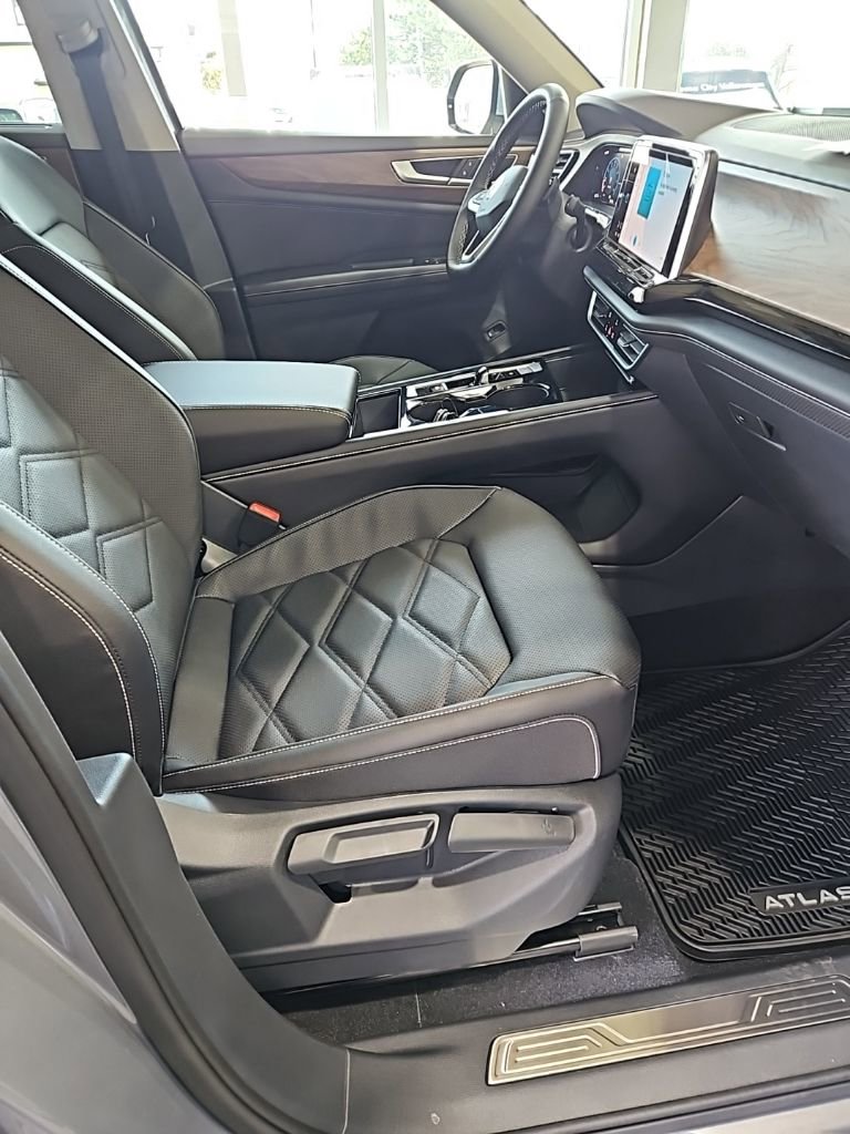 New 2026 Volkswagen Atlas SE image 13