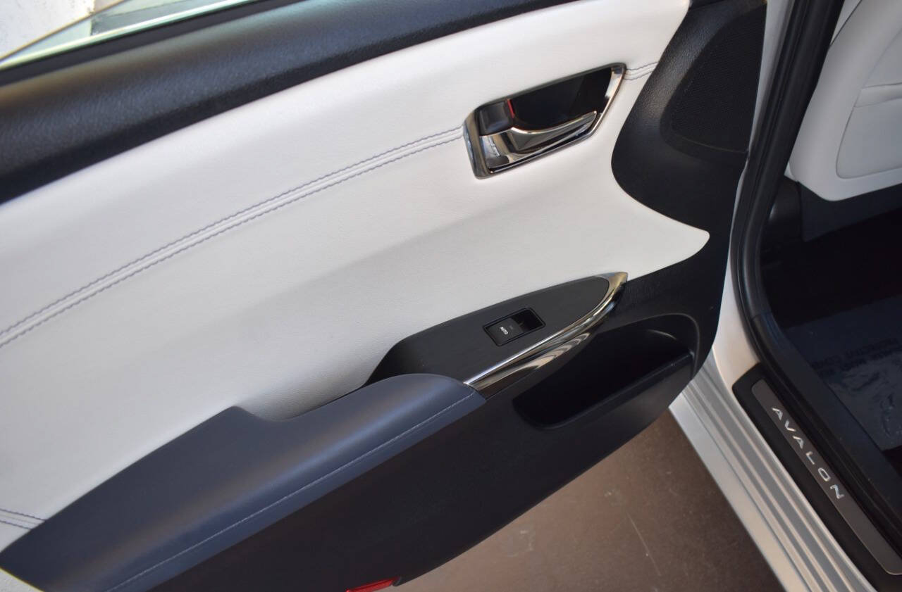 Used 2014 Toyota Avalon Limited w/ Technology Package FWD image 51