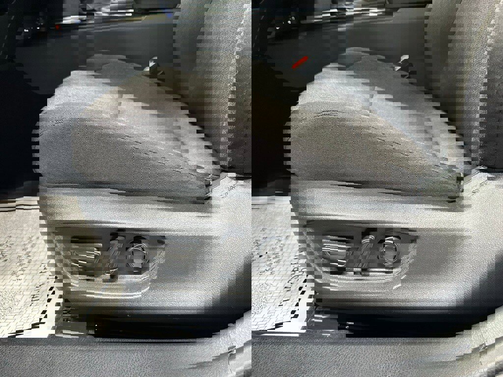 Used 2025 Toyota Camry LE image 12