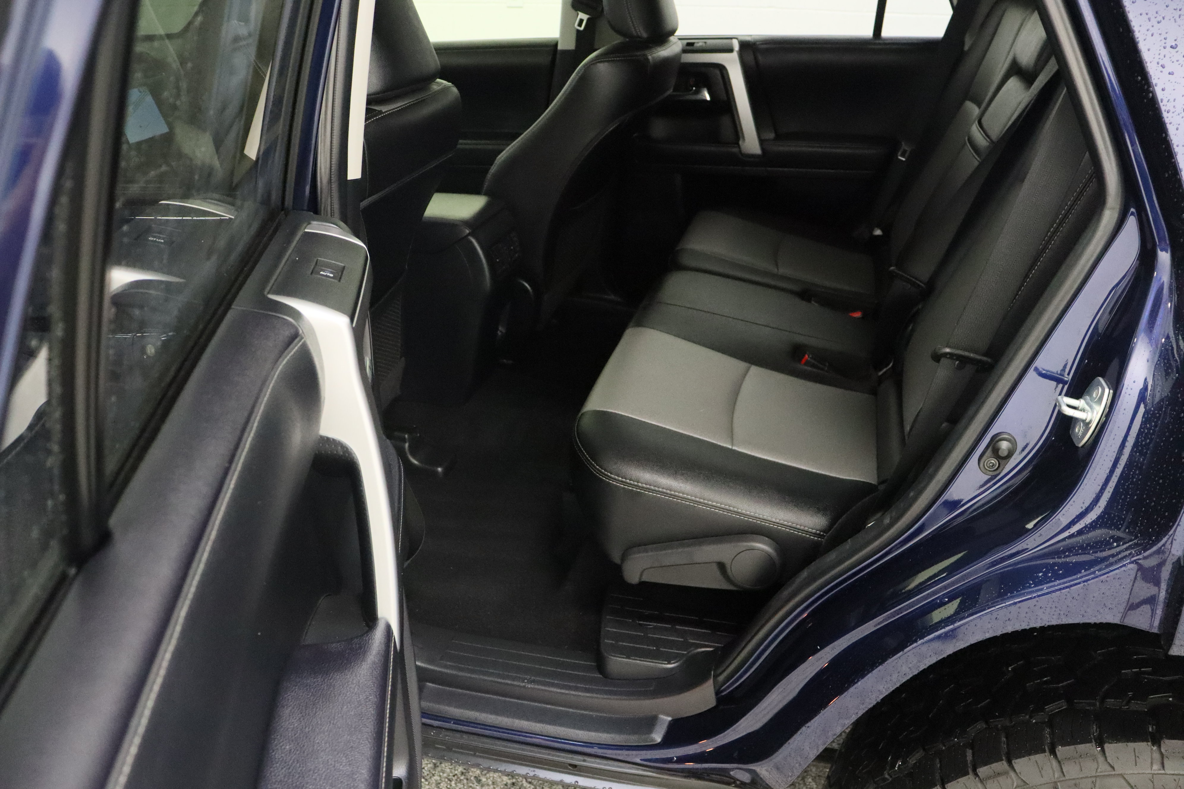 Used 2022 Toyota 4Runner SR5 Premium w/ Moonroof Package RWD image 31