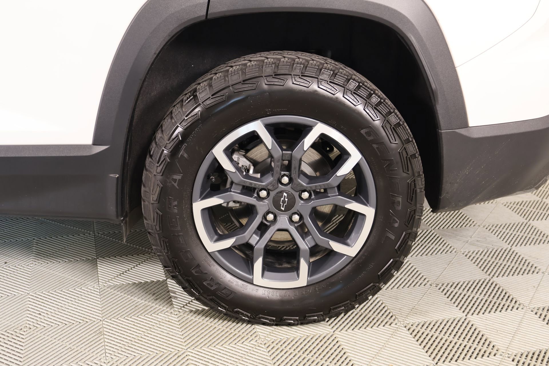 Used 2025 Chevrolet Equinox ACTIV FWD image 17