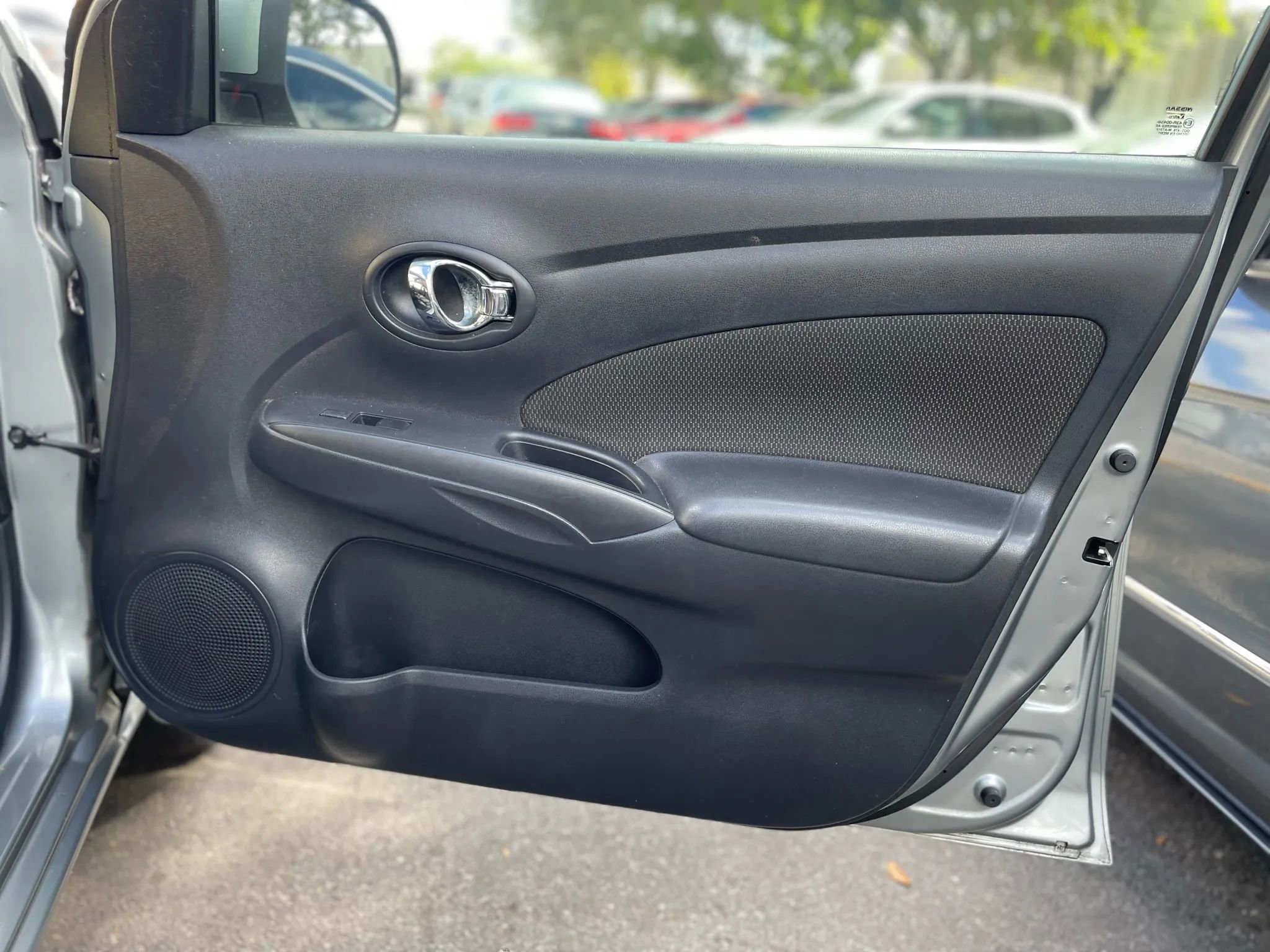 Used 2012 Nissan Versa SL image 30