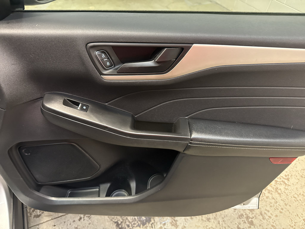 Used 2022 Ford Escape SE w/ Convenience Package FWD image 21