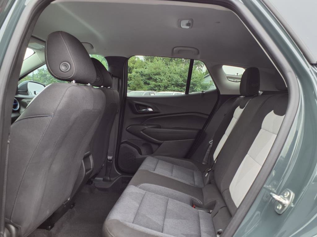 Used 2025 Chevrolet Trax LS w/ LS Convenience Package image 23