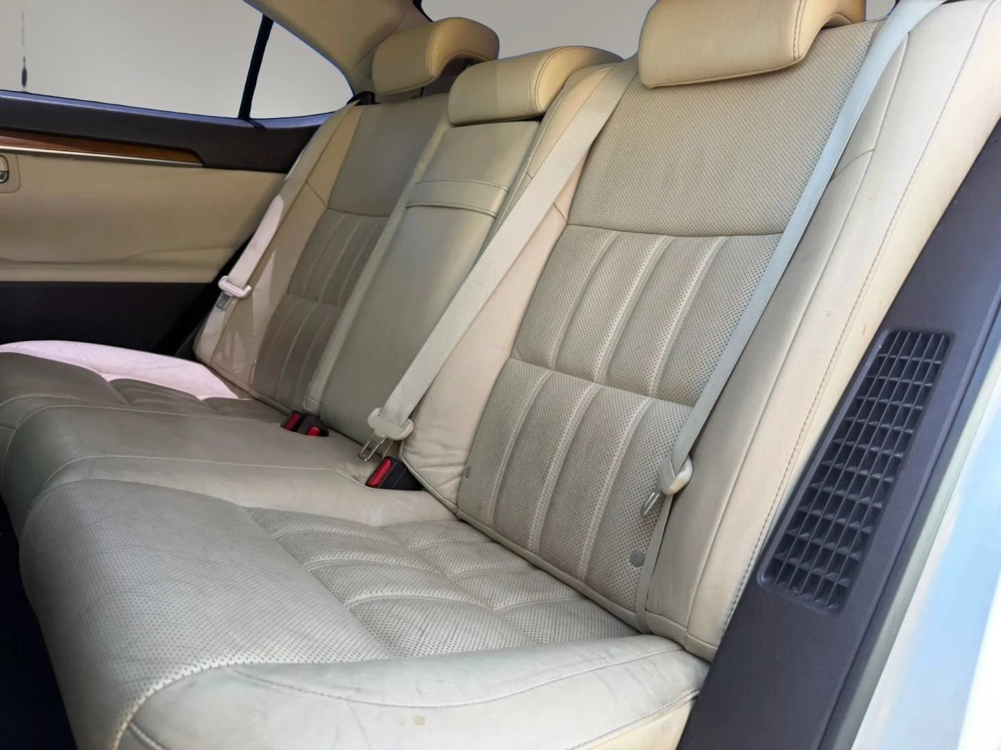 Used 2016 Lexus ES 300h w/ Luxury Package w/Wood Trim FWD image 13