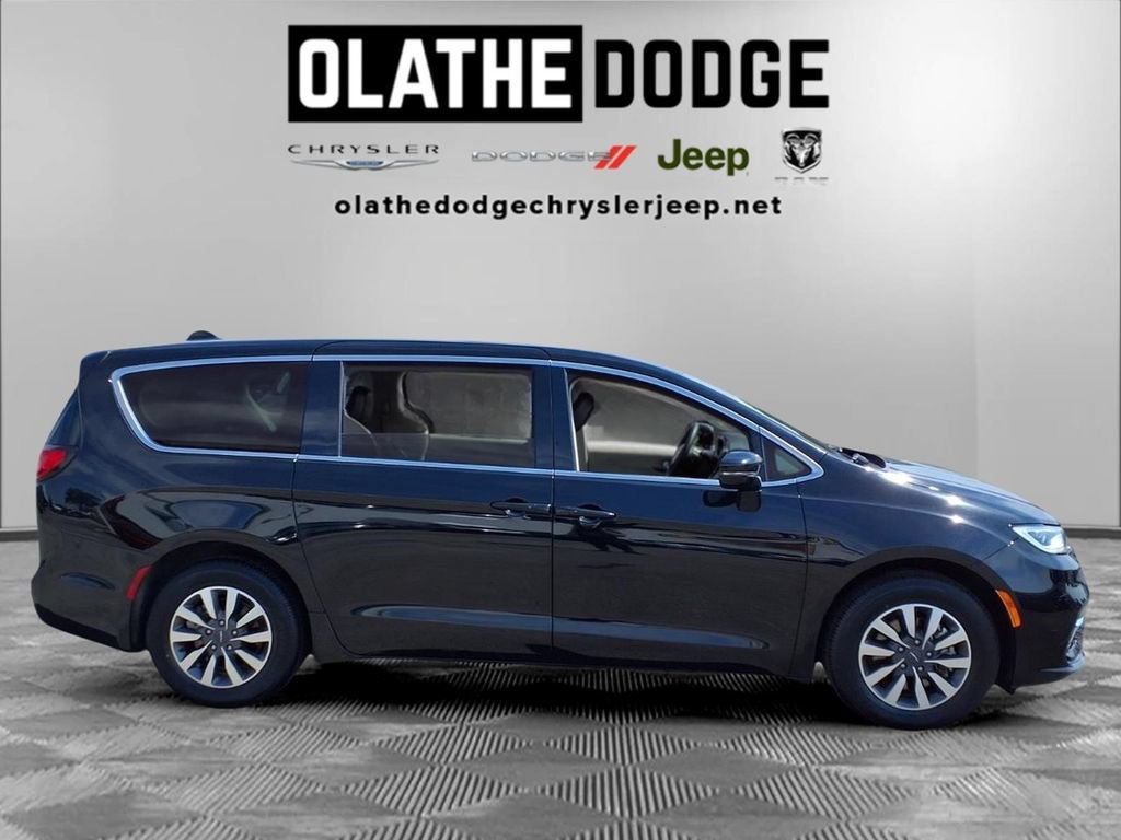 Used 2024 Chrysler Pacifica Limited FWD image 30