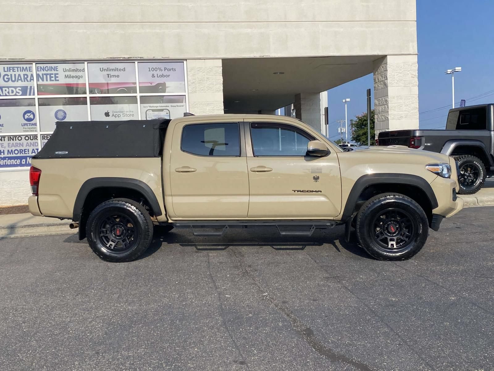 Used 2017 Toyota Tacoma TRD Sport AWD/4WD image 10