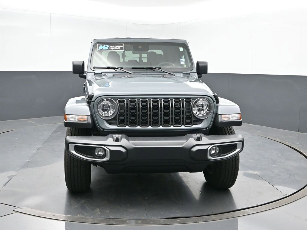 Used 2025 Jeep Gladiator Sport image 8