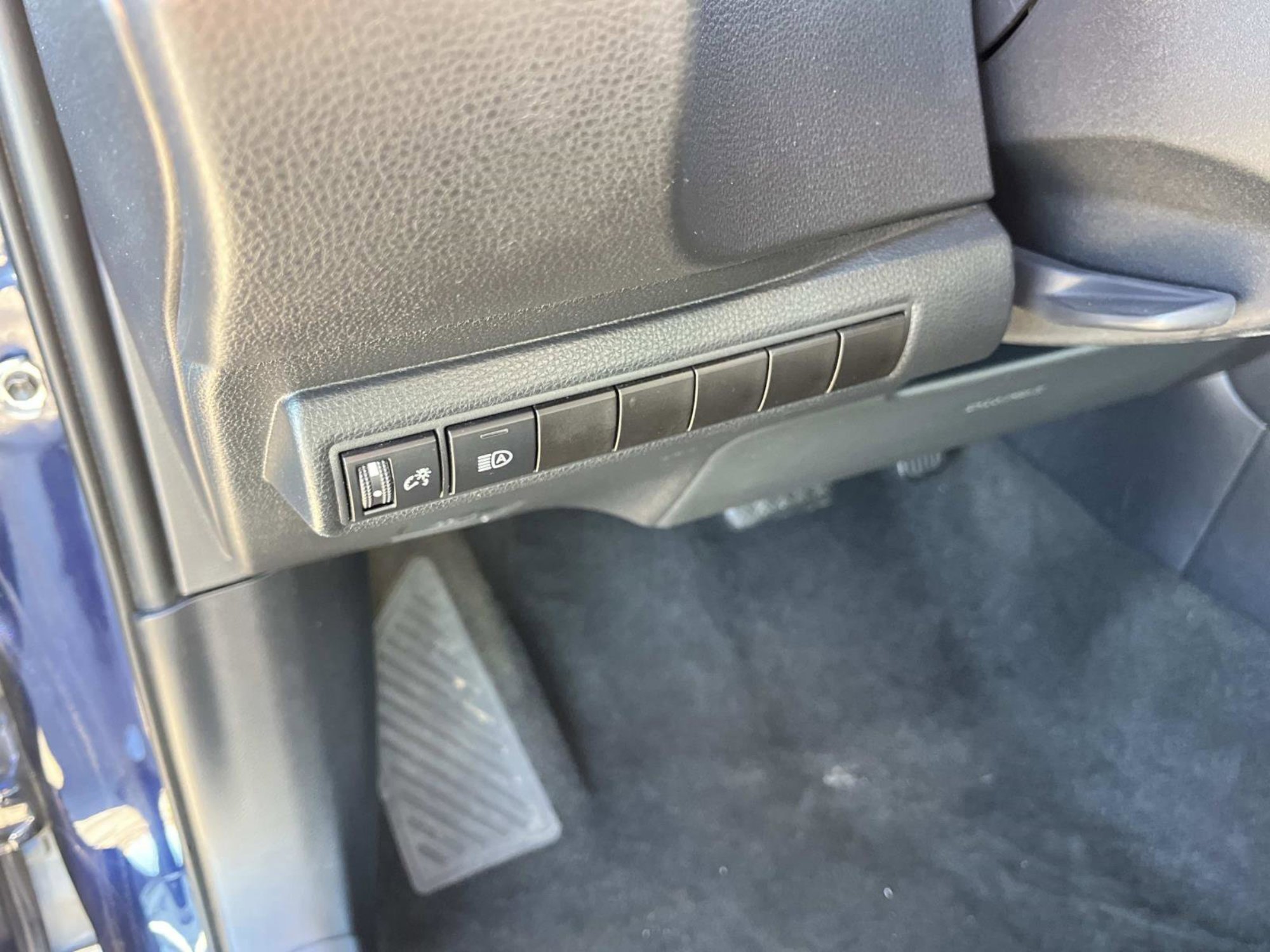 Used 2023 Toyota Corolla LE image 21