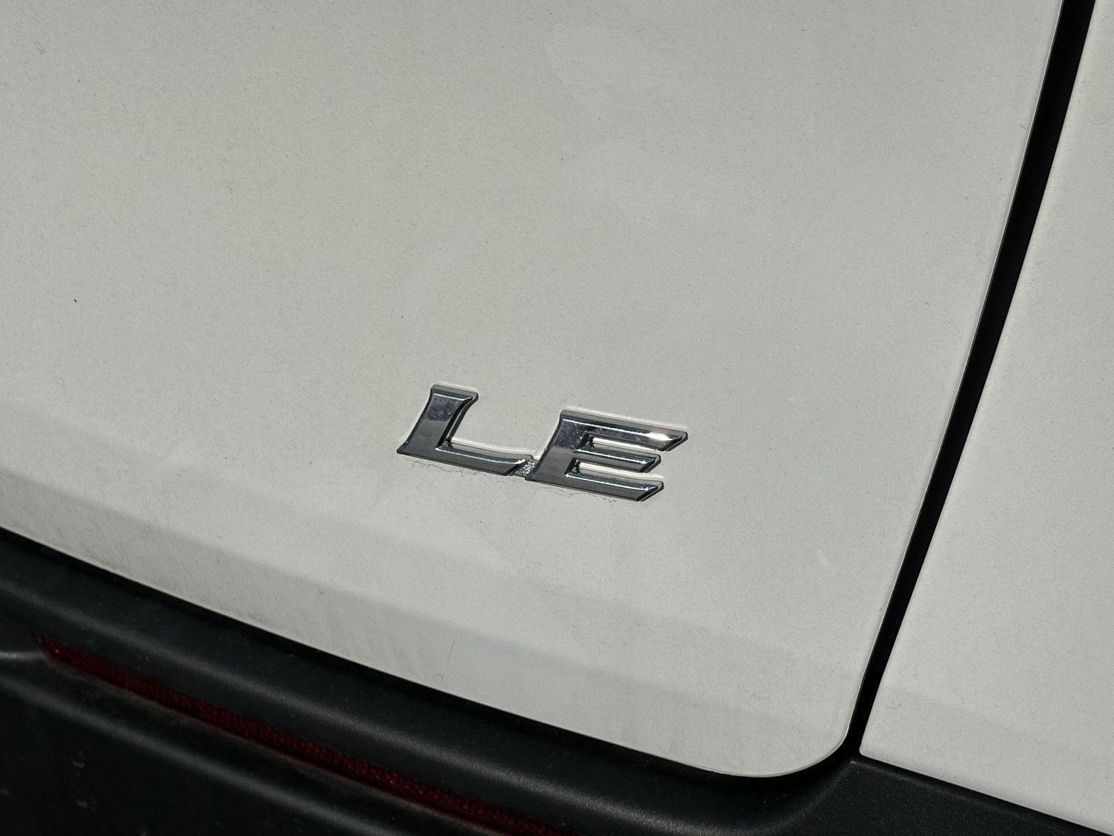 Used 2025 Toyota Sienna LE w/ LE Plus Package image 10