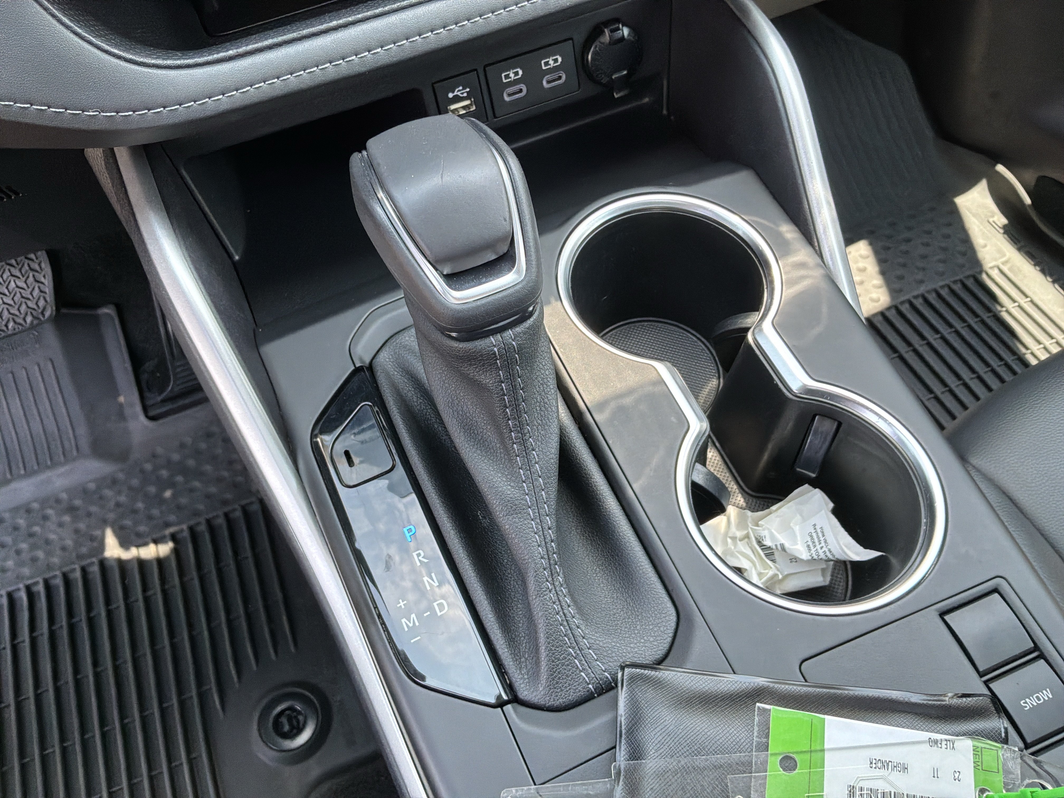Used 2023 Toyota Highlander XLE FWD image 28