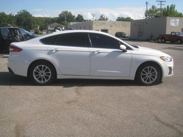 Used 2019 Ford Fusion SE image 4