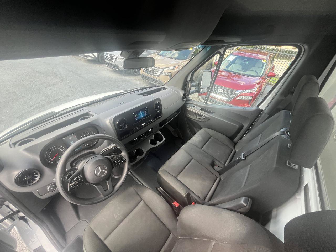 Used 2023 Mercedes-Benz Sprinter 4500 image 21