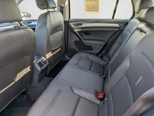 Used 2015 Volkswagen Golf SE image 18